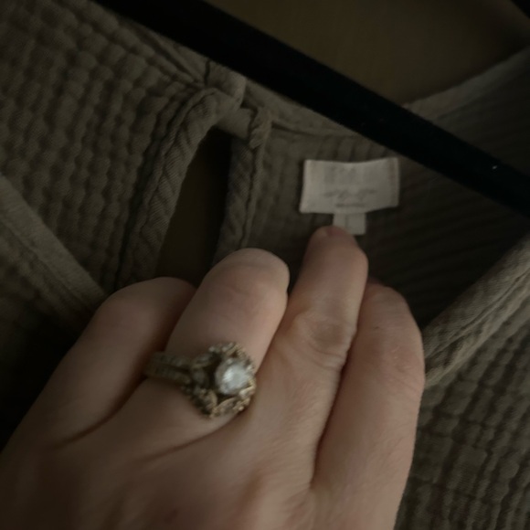 Elegant Tan Short Sleeve Women's Top - Picture 3 of 3